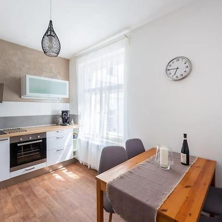 2 Bedrooms Apt Near Wenceslas Sq Prague Exterior photo