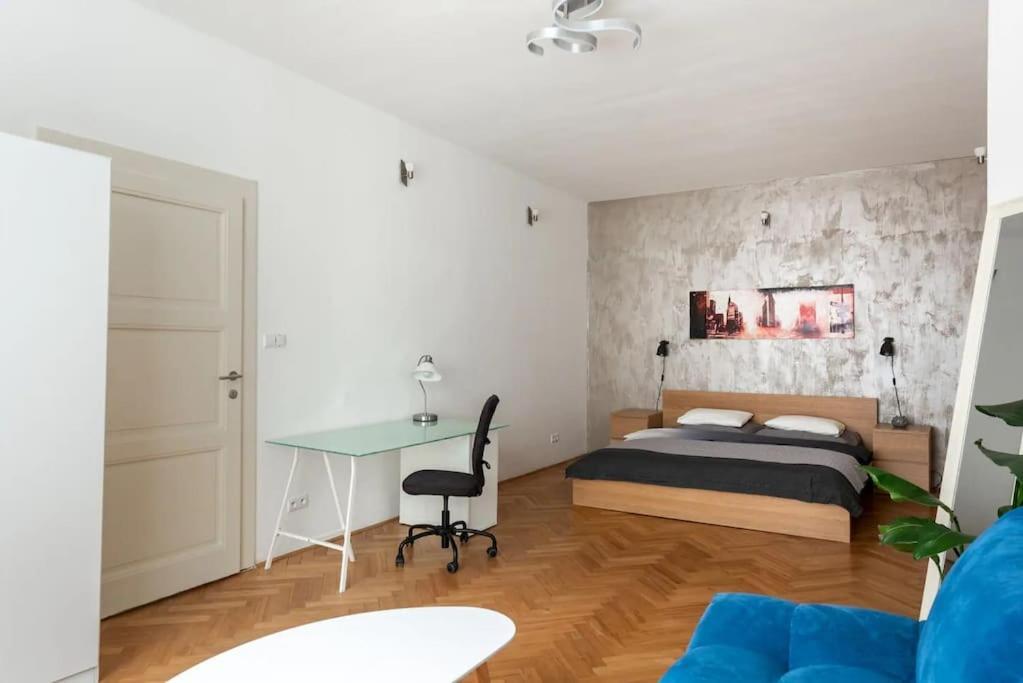 2 Bedrooms Apt Near Wenceslas Sq Prague Exterior photo