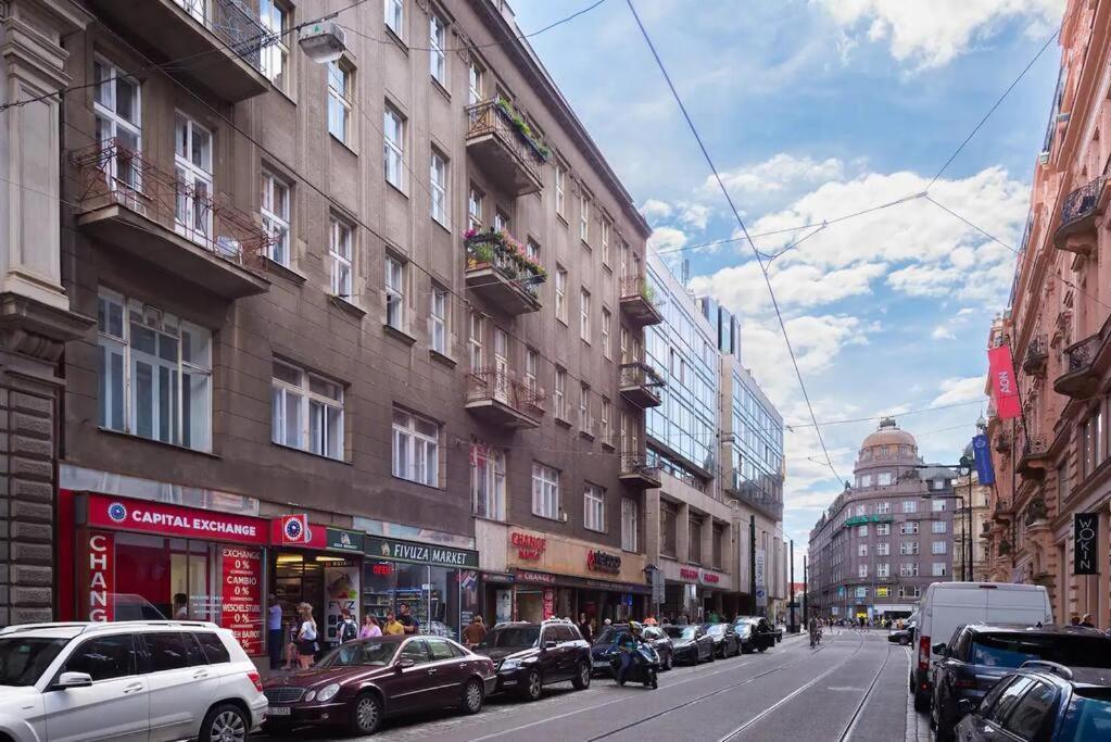 2 Bedrooms Apt Near Wenceslas Sq Prague Exterior photo